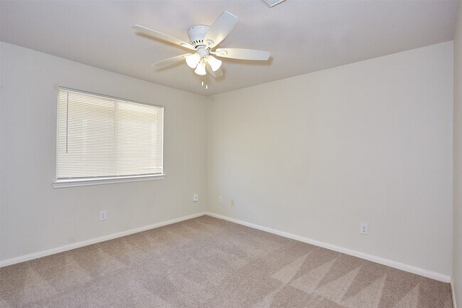 Building Photo - 3630 Sheldon Dr