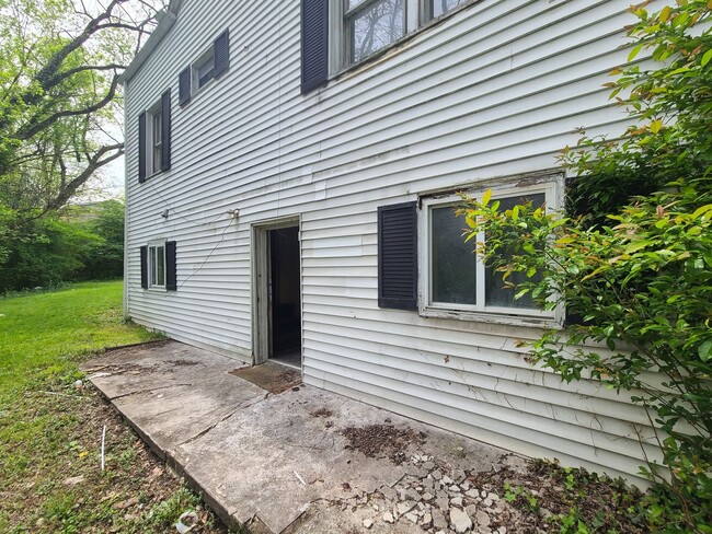 Building Photo - Large - 3 Bedroom House - Downtown Campus ...