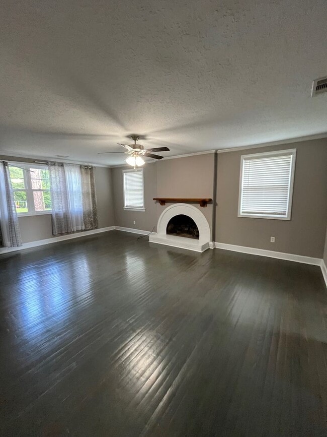 Building Photo - 216 Ridgewood Dr