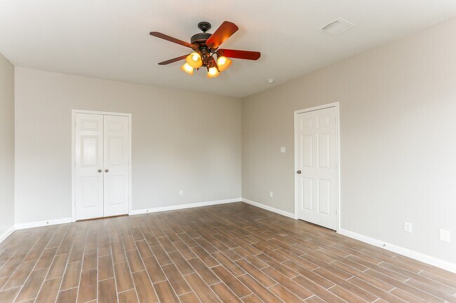 Building Photo - 18514 Skippers Helm