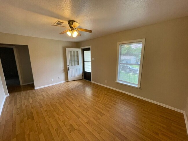 Building Photo - 845 Rumfield Rd