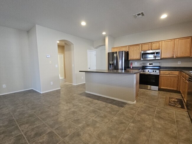 Building Photo - San Tan Valley Home in the Popular Johnson Ranch!