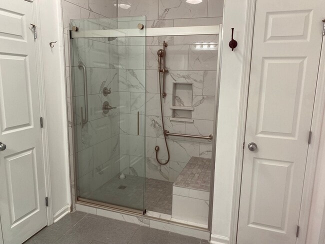 Building Photo - Cozy 3 Bed 2 Bath Available January 2026!