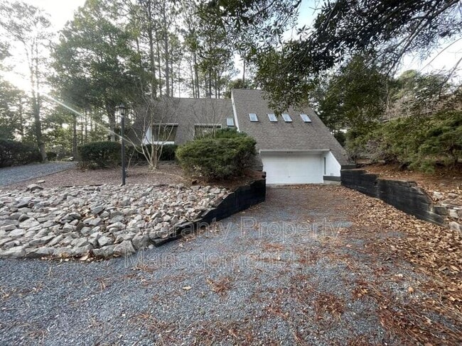 Building Photo - 475 St Andrews Dr