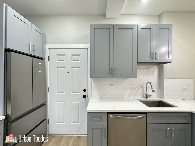 Building Photo - 445 W Belden Ave