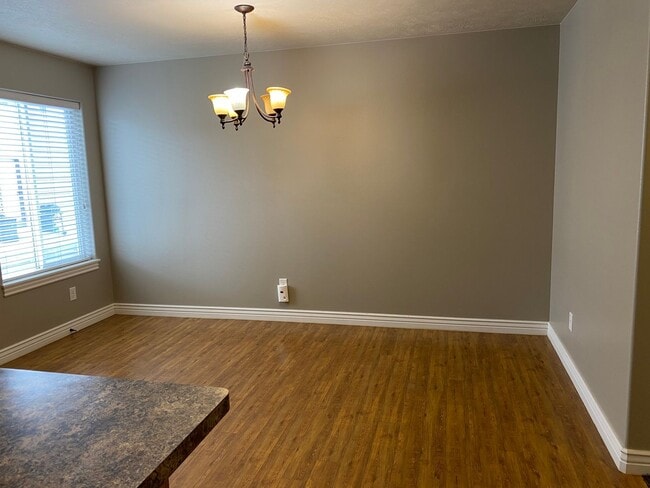 Building Photo - 555 Countryside Ave