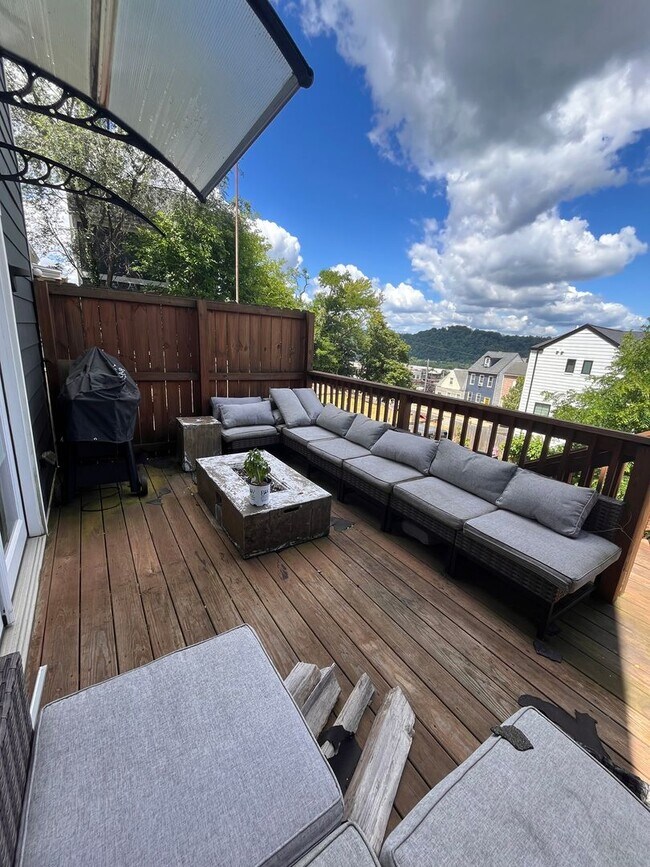 Building Photo - Lawrenceville 3 Bed, 2.5 Bath House with Parking for Lease July 1!