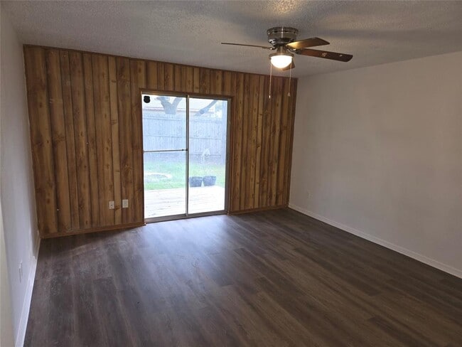 Building Photo - 9019 Texas Sun Dr