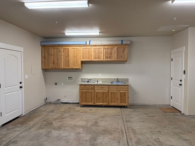 Building Photo - 5619 Cherry Ln