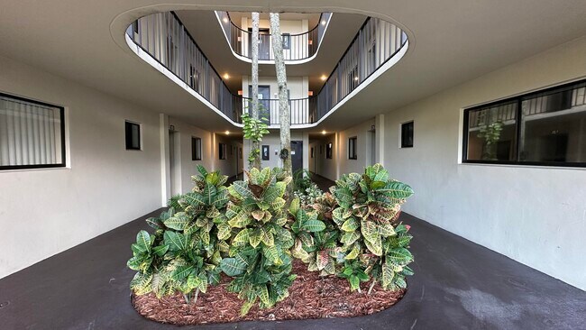 Building Photo - 5220 Las Verdes Cir