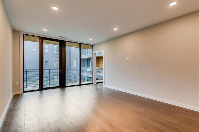 Building Photo - 900 S 1st St