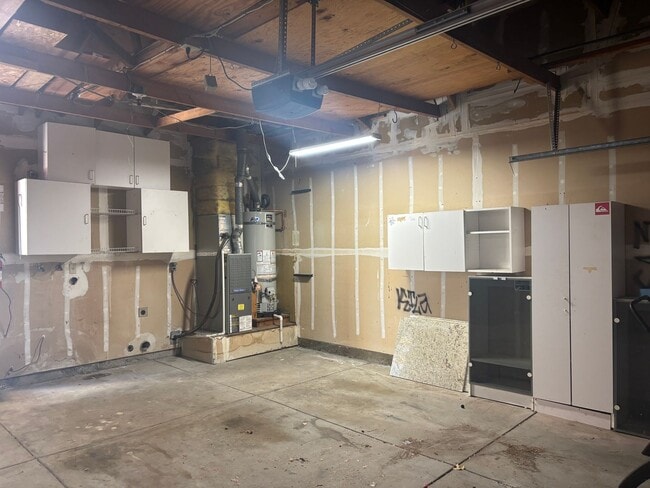 Building Photo - Charming Two-Bedroom, Two-Bath Duet in Pri...