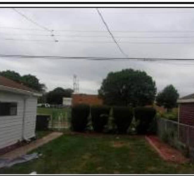 Building Photo - 13622 S School St