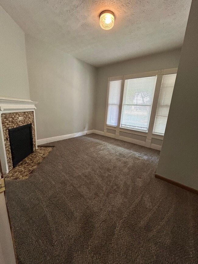 Building Photo - 638 N 8th St