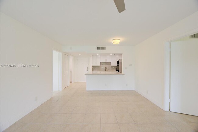 Building Photo - 200 Lakeview Dr