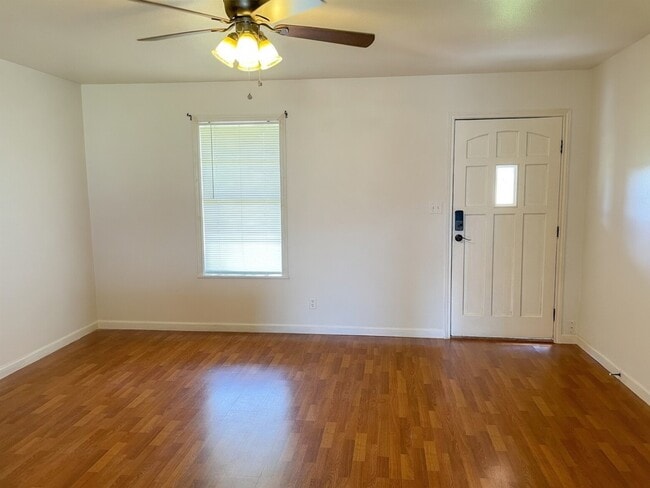 Building Photo - 401 Anderson Rd