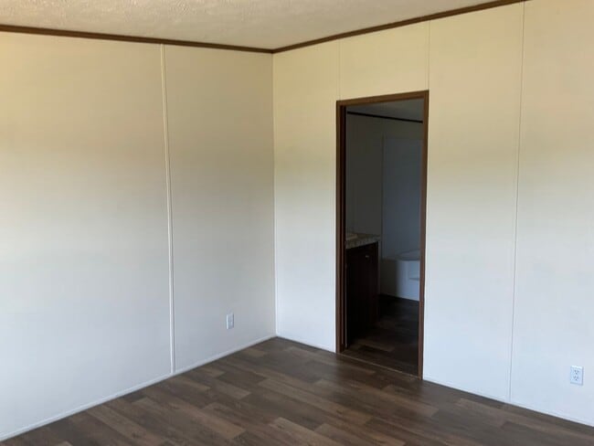 Building Photo - Cute Doublewide Home For Rent In West Lincoln County