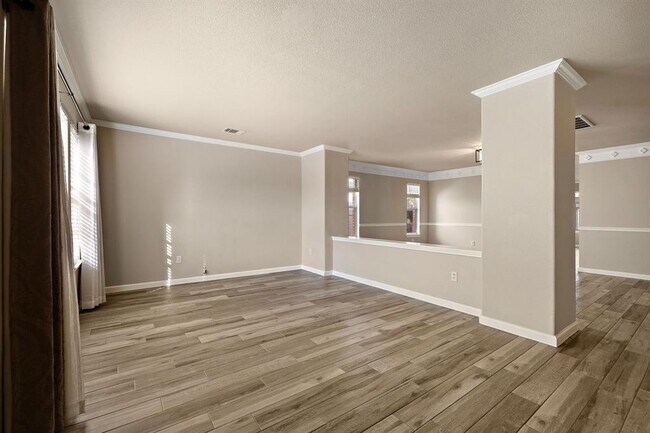 Building Photo - 3809 Tailfeather Dr