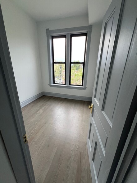 Bedroom 2. - 2057 W Chicago Ave
