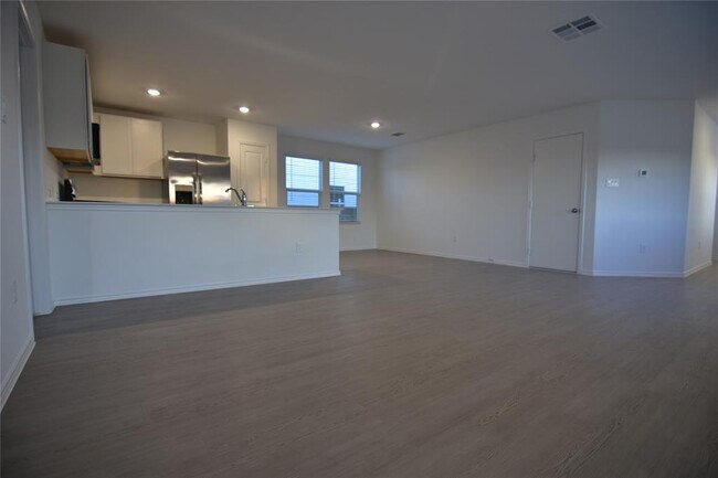 Building Photo - 343 Keefer