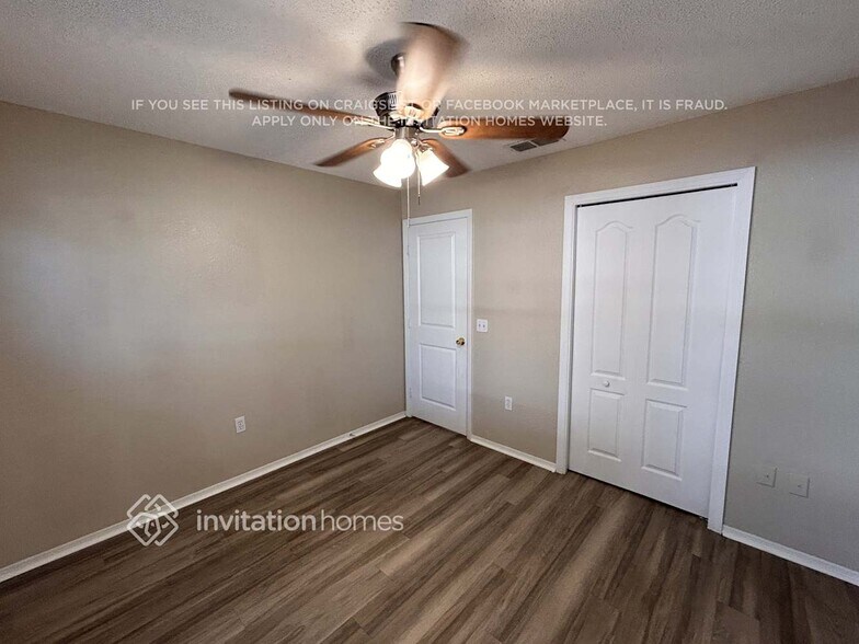 Building Photo - 122 Oak Run Dr