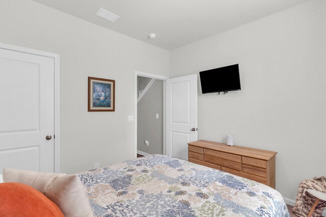 Building Photo - 1049 Burled Oak Rdg Lp SE