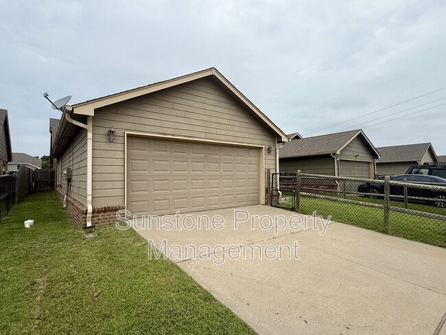 Building Photo - 4012 W 104th Pl S