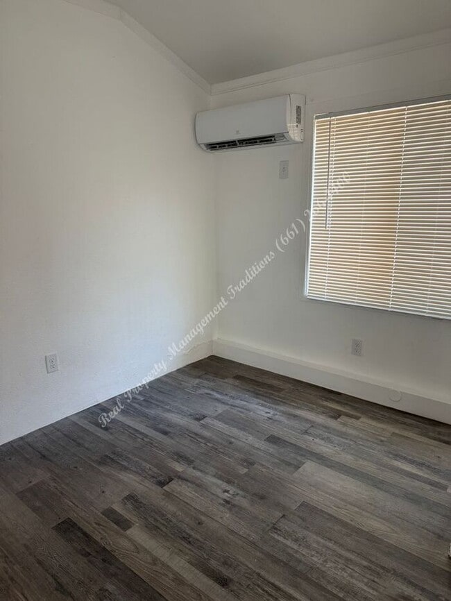 Building Photo - *** Please call us @ 661-266-1400 for info...