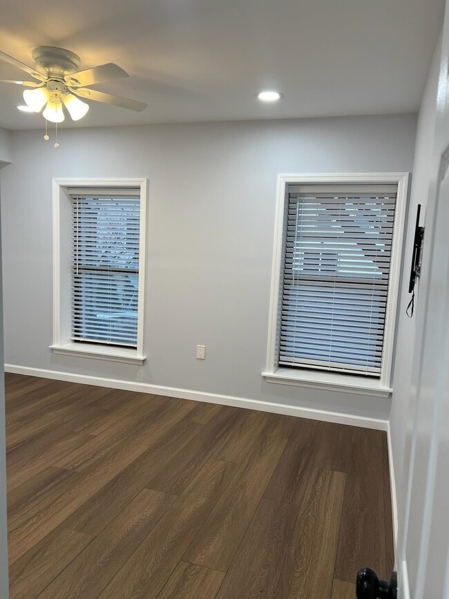 Building Photo - 384 Palisade Ave