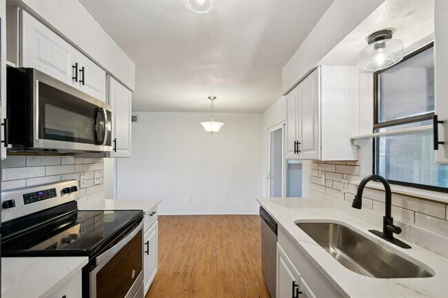 Building Photo - 2214 Winchester Dr
