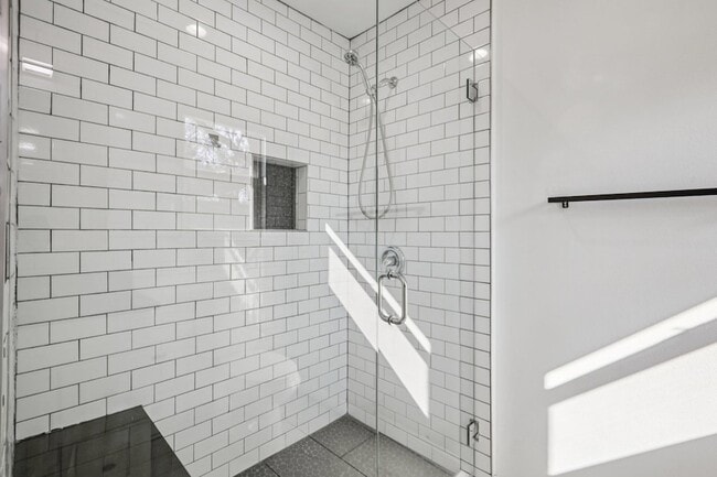 Building Photo - 7205 Twisted Oaks Dr