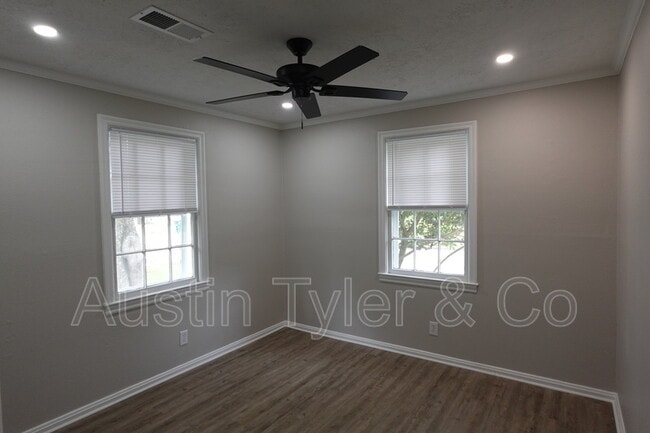 Building Photo - 4351 Kelly Ave