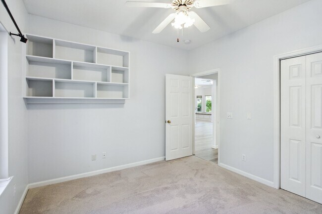 Building Photo - 173 Sumter Square