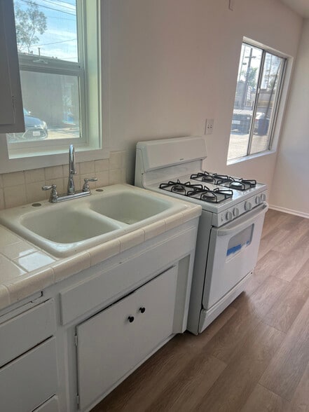 Primary Photo - 3110 Livonia Ave