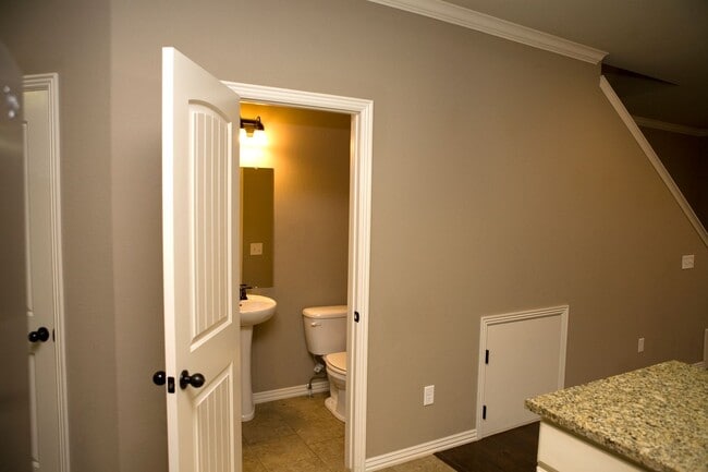 Building Photo - **MOVE-IN THIS MONTH RECEIVE HALF A MONTH OF FREE RENT* Available Now! 4-Bedroom, 3.5-Bathroom Ho...