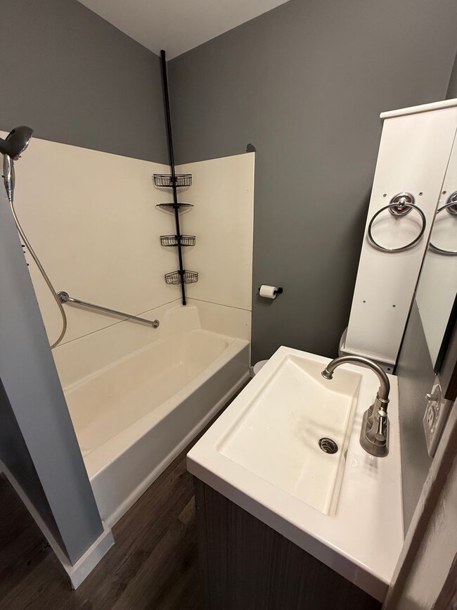 Building Photo - Charming 2-Bedroom Home with Spacious Backyard and 2-Car Garage