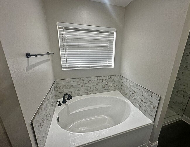 Building Photo - Traditional Neighborhood Living with Luxury