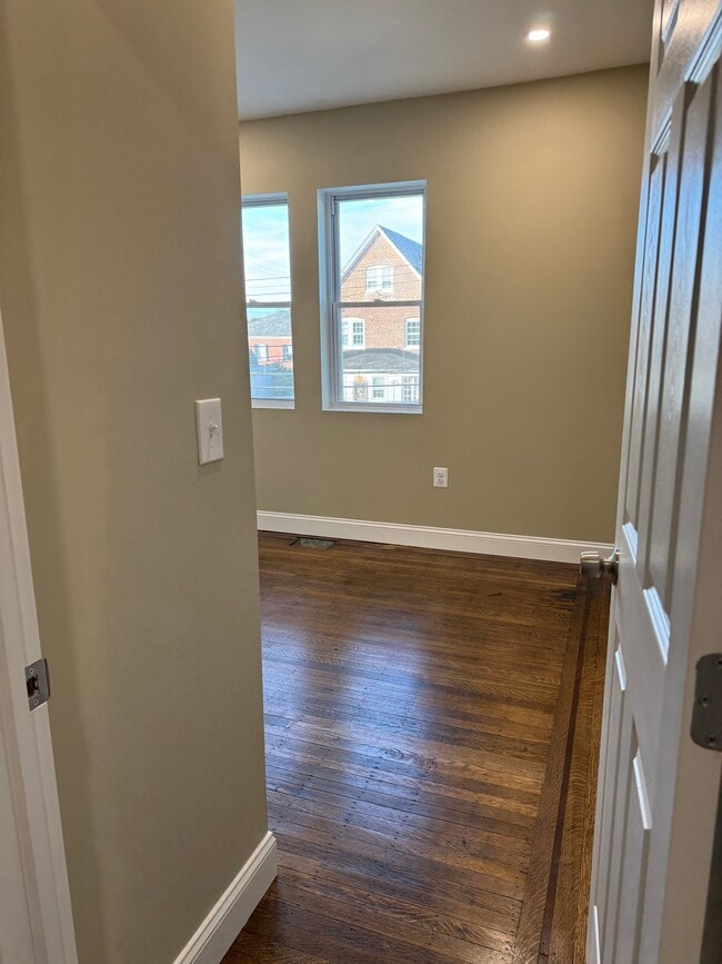 Building Photo - 604 N Augusta Ave