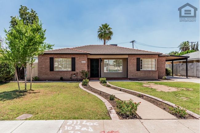 Building Photo - 3Bed/3Bath House at Thomas/7th Ave! Ready for Immediate Move-In! -- NO HOA! FULLY REMODELED!