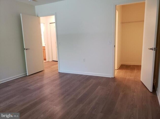 Building Photo - 3221 S Leisure World Blvd