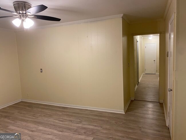 Building Photo - 374 E Monroe Ave