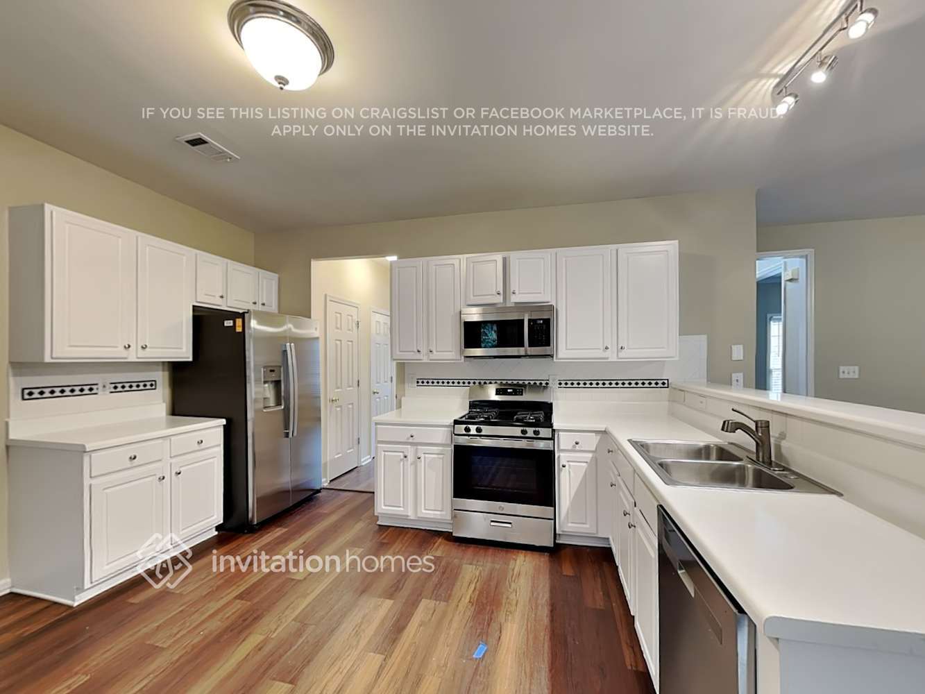 Building Photo - 404 Willowbrook Ct