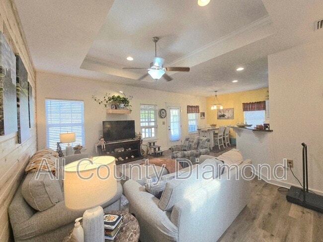 Building Photo - 13805 Flamingo Ave