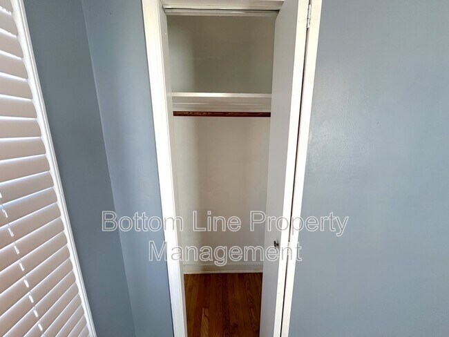 Building Photo - 2806 Mary Ave