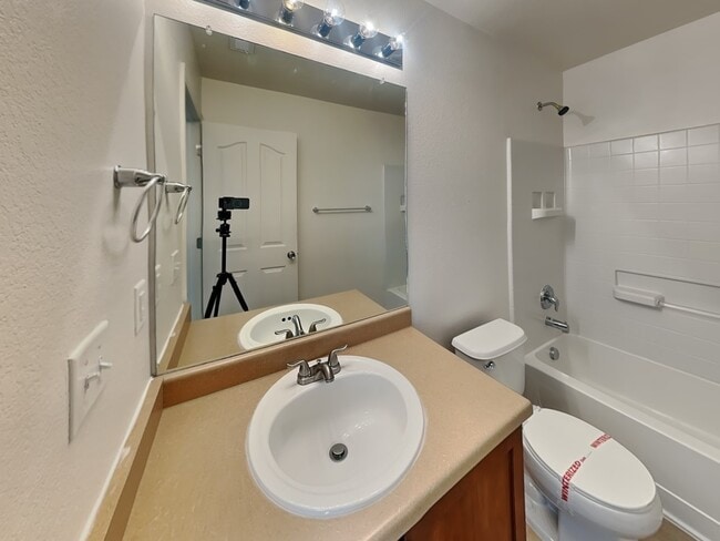 Building Photo - 2425 Quartz St