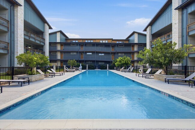 Building Photo - Beautiful 2 bedroom, 2 bathroom home in Gated Sunset Valley Community!!!