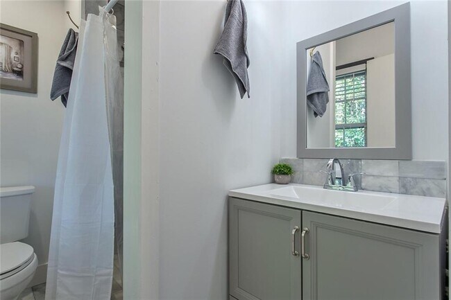 Building Photo - 6680 Williamson Dr NE