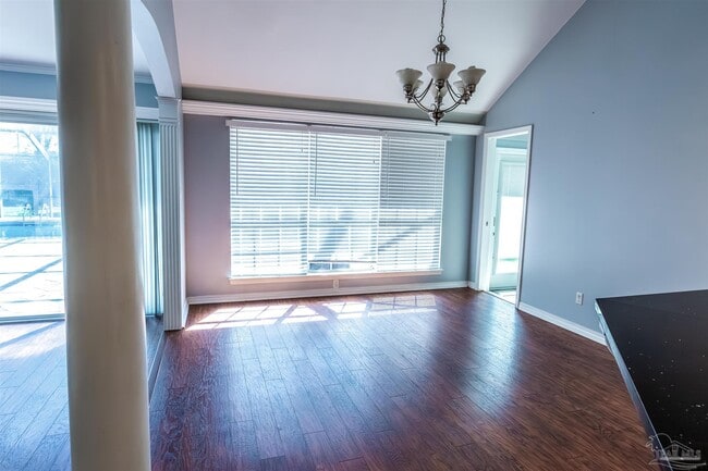 Building Photo - 400 Ridge Wood Cir