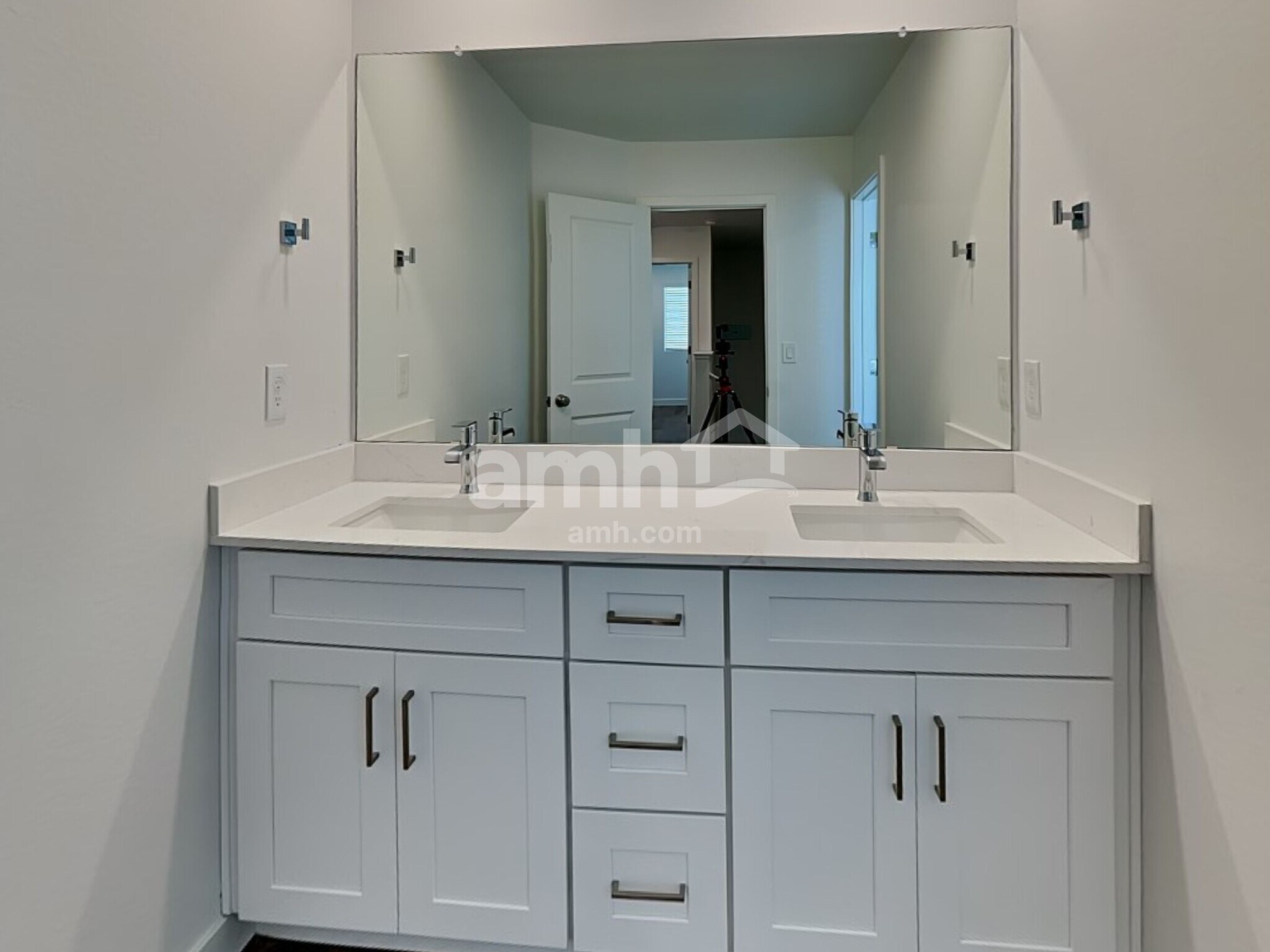 Building Photo - 9721 W Luxton Ln