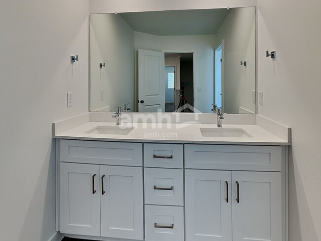 Building Photo - 9725 W Luxton Ln